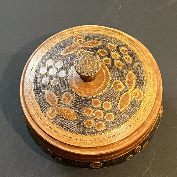 Handcrafted Wooden Trinket Box with Lid - Picture 3 of 7